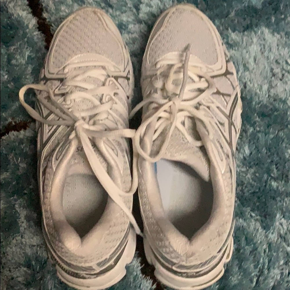 ASICS Women’s gel running shoes. Great condition!